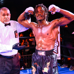 LR_BOXINGINSIDER-FIGHT-NIGHT-BEGUY-VS-DUKES-TRAPPFOTOS-12162023-2336