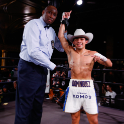 LR_BOXINGINSIDER-FIGHT-NIGHT-DOMINGUEZ-VS-SOLANO-TRAPPFOTOS-12212022-9917