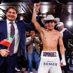 LR_BOXINGINSIDER-FIGHT-NIGHT-DOMINGUEZ-VS-SOLANO-TRAPPFOTOS-12212022-9921
