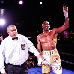 LR_BOXINGINSIDER-FIGHT-NIGHT-FRANCIS-VS-MARTINEZ-TRAPPFOTOS-12162023-4067