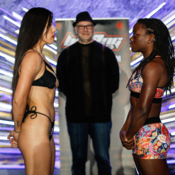 LR_BOXINGINSIDER-WEIGH-IN-URBINA-VS-SMITH-TRAPPFOTOS-12202022-7642