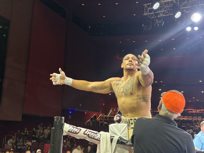 Image for the Tweet beginning: Josh Popper with 30-second KO